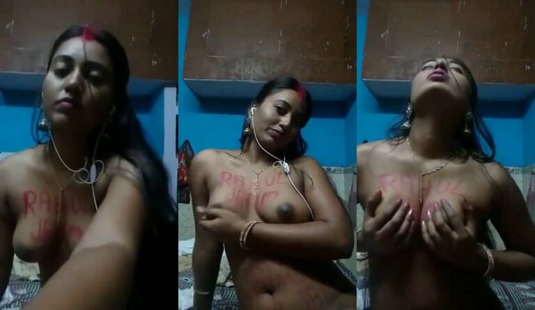 Horny Alone Bhabhi Pressing Her Boobs XXX Video - Masalaseen.com