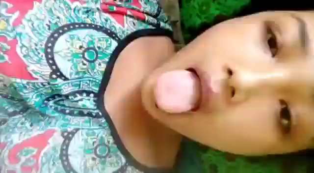 Horny Cute Indian girl fingering on Cam - Masalaseen.com