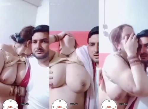 Pak Bhabhi Showing Big Boobs - Masalaseen.com