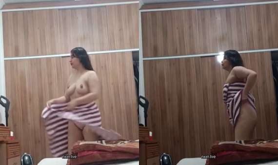 Very hot desi bhabhi showing boobs - Masalaseen.com